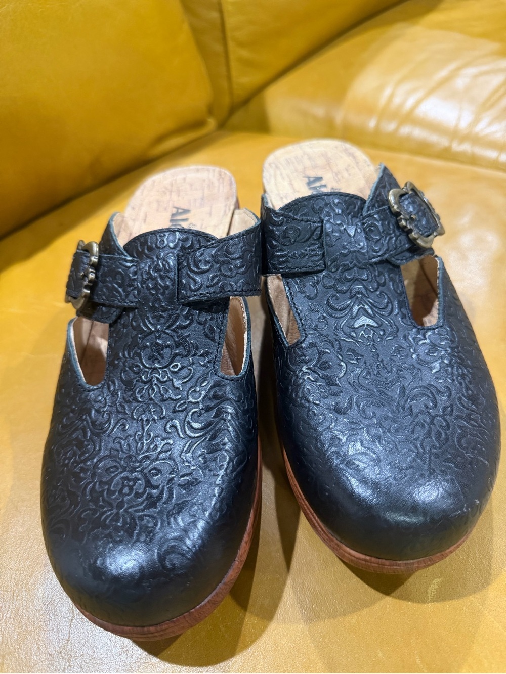 Alegria Selina Black Embossed Leather Clog Mule Wedge Womens 38 US 8 8.5 NWOB